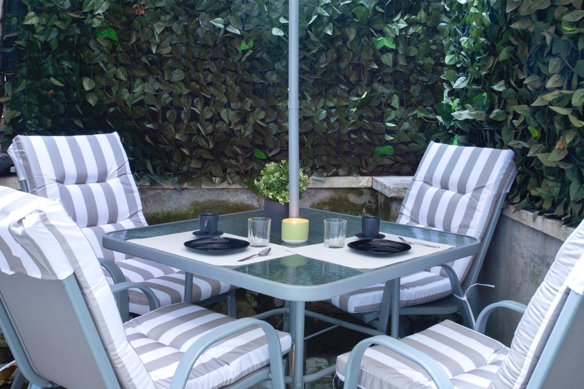 Isabella Stylish With Garden Roma